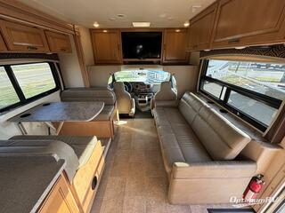 2017 Thor Chateau 31W RV Photo 4