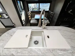 2019 Jayco Jay Flight 32RLOK RV Photo 2