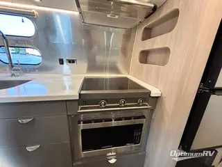 2022 Airstream Globetrotter 23FB Twin RV Photo 2