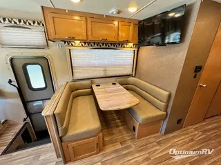 2017 Thor ACE 30.4 RV Photo 4