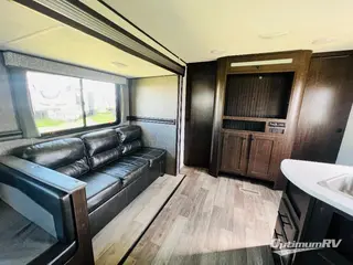 2020 Fleetwood Pioneer QB300 RV Photo 2