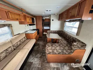 2014 Gulf Stream Gulf Breeze Ultra Lite 28 RLF RV Photo 2