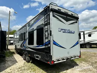 2015 Keystone Fuzion 325 RV Photo 3