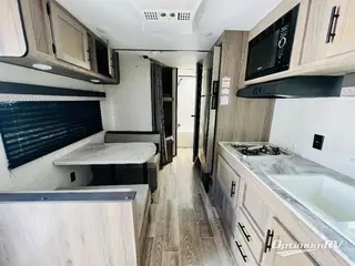 2022 Gulf Stream Kingsport Ultra Lite 248BH RV Photo 2