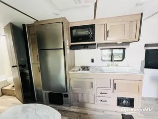 2022 Gulf Stream Kingsport Ultra Lite 248BH RV Photo 3