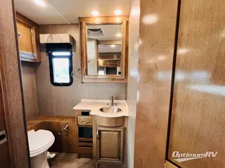 2020 Fleetwood Bounder 35K RV Photo 3