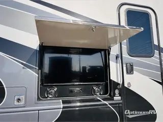 2020 Fleetwood Bounder 35K RV Photo 4