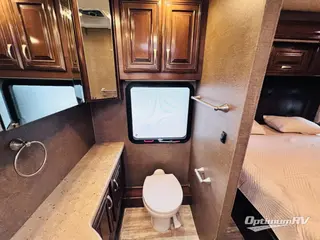 2017 Thor Challenger 37TB RV Photo 4