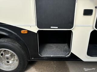 2018 Coachmen Pursuit 32 WC RV Photo 4