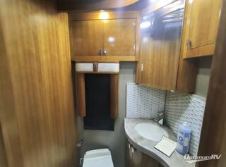 2017 Tiffin Zephyr 45 OZ RV Photo 3