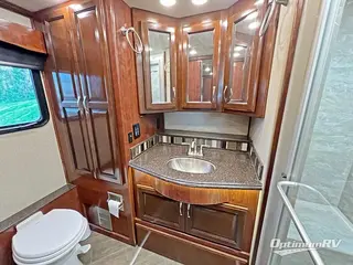 2019 Fleetwood Discovery 38N RV Photo 4