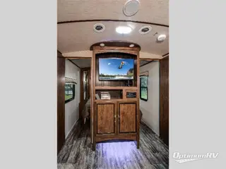 2018 Cruiser Radiance Ultra Lite 30DS RV Photo 3