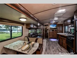 2018 Cruiser Radiance Ultra Lite 30DS RV Photo 4