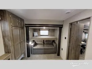 2020 Palomino Puma Destination 39PQB RV Photo 4