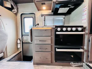 2023 Thor Chateau 22E RV Photo 4