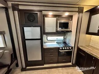 2019 Grand Design Momentum G-Class 25G RV Photo 4