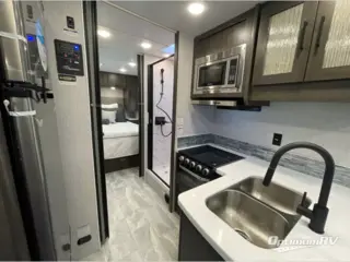 2023 Coachmen Pursuit 27XPS RV Photo 4