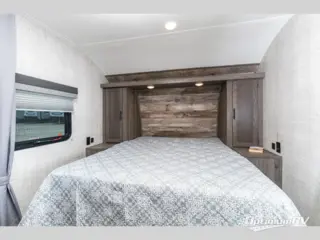 2022 Gulf Stream Kingsport Ultra Lite 248BH RV Photo 4