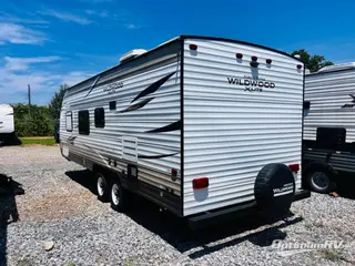 2018 Forest River Wildwood X-Lite 241QBXL RV Photo 3