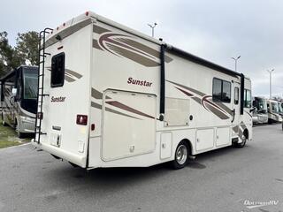 2017 Itasca Sunstar 29VE RV Photo 2