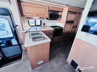 2014 Winnebago Vista 27N RV Photo 3