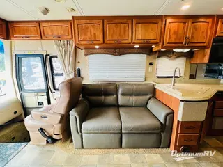 2008 Holiday Rambler Vacationer 34 SBD RV Photo 2