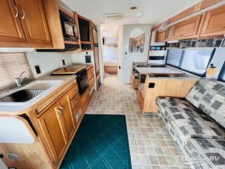 2006 Winnebago Spirit 31T RV Photo 2