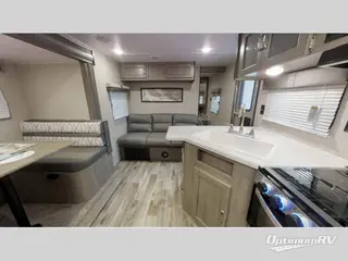 2019 Palomino Puma XLE Lite 24FBSC RV Photo 4