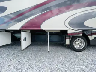 2019 Fleetwood Bounder 33C RV Photo 4