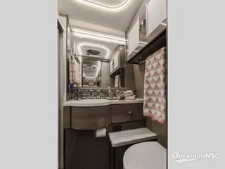 2017 Winnebago Era 70M RV Photo 4