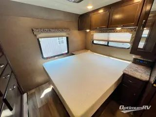 2018 Thor Four Winds 30D Bunkhouse RV Photo 4