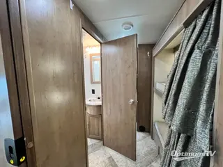 2019 Forest River Georgetown 5 Series 36B5 RV Photo 4