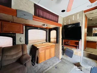 2008 Keystone Fuzion 362 RV Photo 2