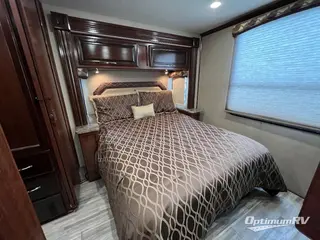 2018 Fleetwood Flair 31W RV Photo 4