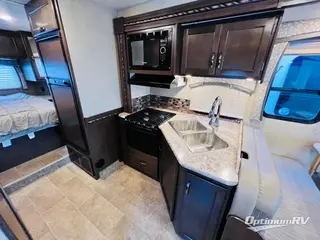 2017 Thor Chateau 28Z RV Photo 3