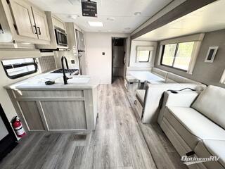 2025 Coachmen Catalina Legacy Edition 293TQBSCK RV Photo 2