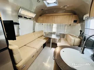 2020 Airstream Flying Cloud 25RB RV Photo 2