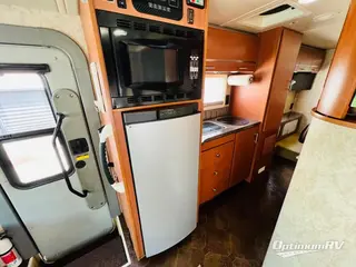 2011 Winnebago Via 25Q RV Photo 3