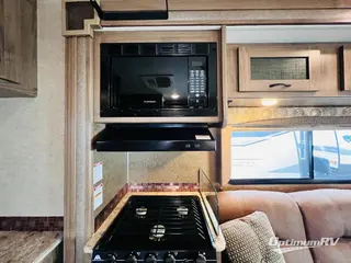 2017 Coachmen Freelander 31BH Ford 450 RV Photo 3