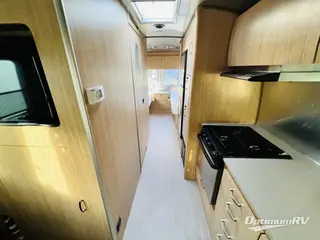 2018 Airstream Flying Cloud 26RB RV Photo 2