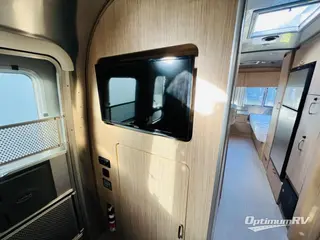 2018 Airstream Flying Cloud 26RB RV Photo 3