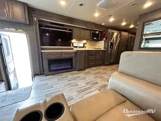 2021 Thor Challenger 37FH RV Photo 2