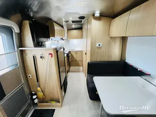 2018 Airstream Flying Cloud M-20FB RV Photo 2