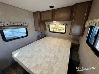 2016 Coachmen Clipper Ultra-Lite 17FQ RV Photo 4