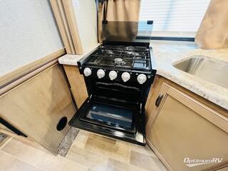 2020 Thor Chateau 28Z RV Photo 3