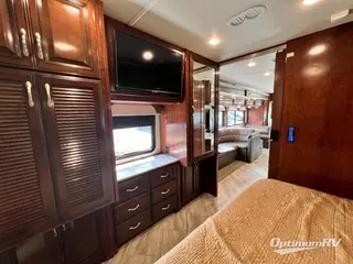 2019 Fleetwood Bounder 35K RV Photo 4