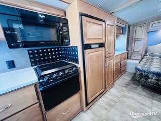 2017 Winnebago Vista LX 27N RV Photo 3