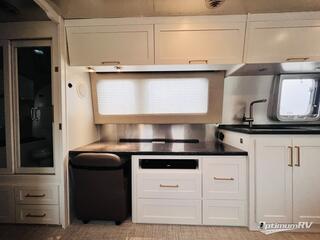 2020 Airstream Classic 33FB RV Photo 2