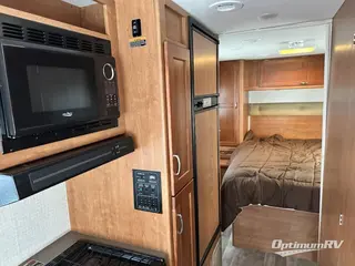 2017 Winnebago Minnie Winnie 27Q RV Photo 3