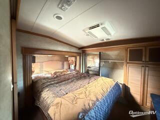 2015 Shasta Phoenix 33CK RV Photo 4